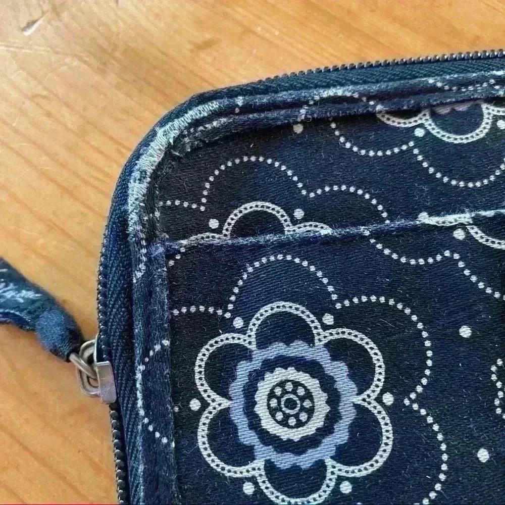 Thirty-one wristlet - Picture 2 of 10